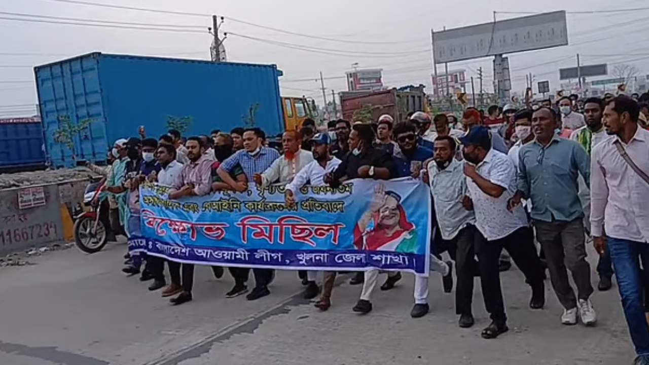 খুলনা নগরে আওয়ামী লীগের ঝটিকা মিছিল, নেতা-কর্মীদের খুঁজছে পুলিশ. Dhakainlight.com