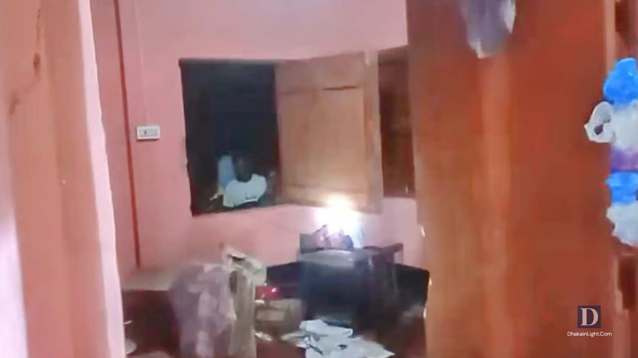 শেরপুরে বন বিভাগের কার্যালয়ে বন্য হাতির হানা, আসবাবপত্র তছনছ. Dhakainlight.com