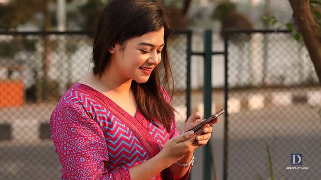 স্মার্টফোন ও ইন্টারনেট ব্যবহারে পিছিয়ে বাংলাদেশ, নারীদের অবস্থান আরও দুর্বল. Dhakainlight.com