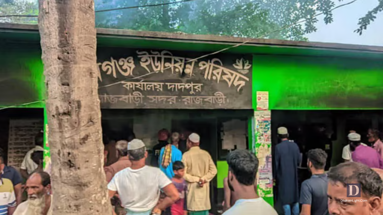 রাজবাড়ীতে আগুনে পুড়ে গেছে ইউনিয়ন পরিষদের ডিজিটাল সেন্টার. Dhakainlight.com