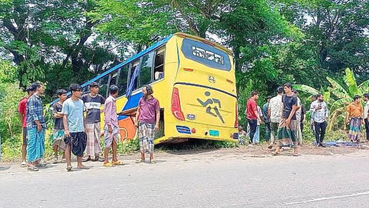 পটিয়ায় বাস–মোটরসাইকেল সংঘর্ষে একজন নিহত. Dhakainlight.com