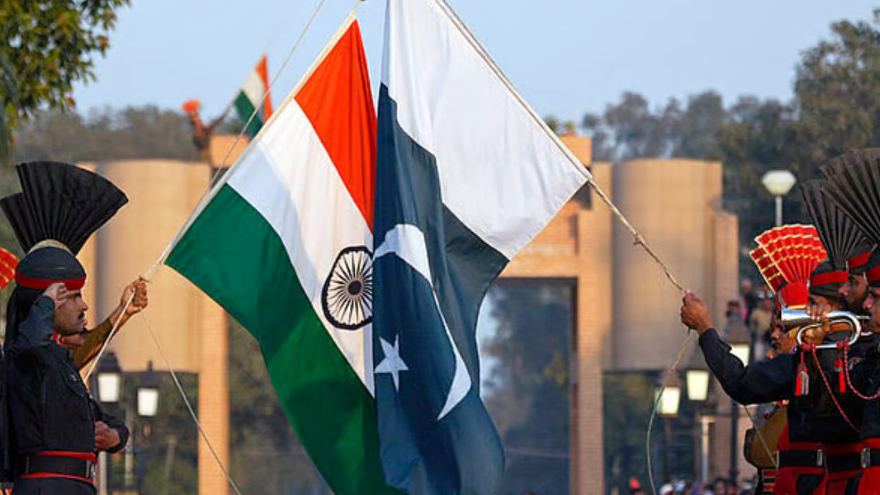 ভারত-পাকিস্তান উত্তেজনায় পাল্টাপাল্টি জাহাজ নিষিদ্ধের সিদ্ধান্ত|Dhakainlight.com