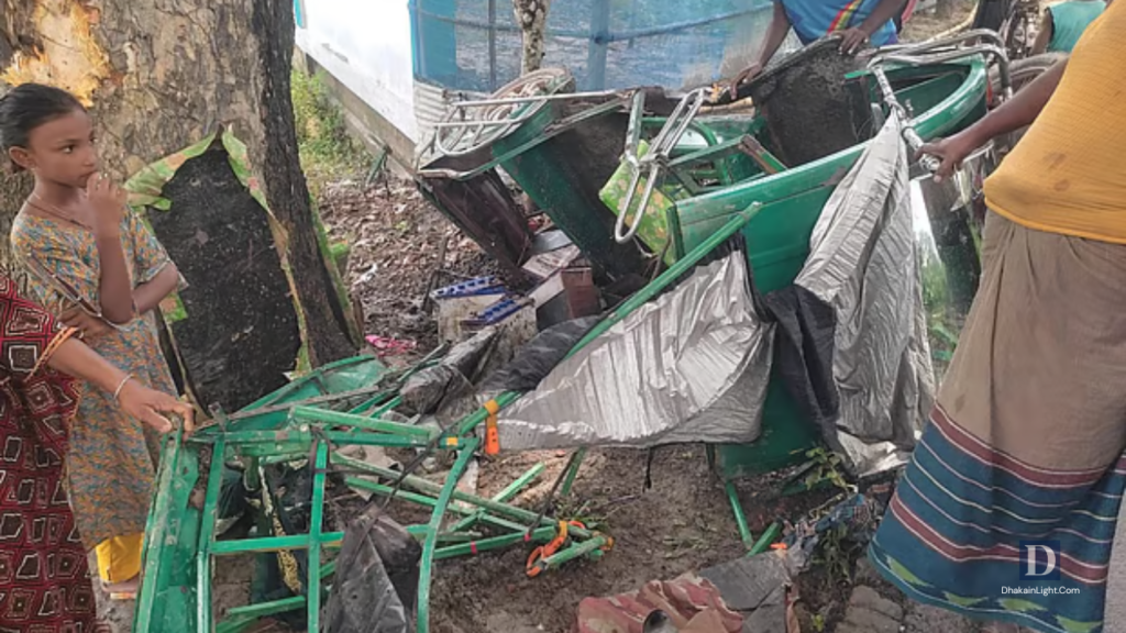 সাতক্ষীরার আশাশুনিতে বাস-ইজিবাইক সংঘর্ষে মায়ের কোল থেকে ছিটকে পড়ে শিশুর মৃত্যু. Dhakainlight.com