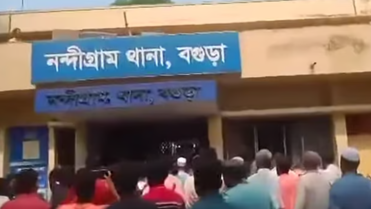 বগুড়ায় আসামি ছাড়িয়ে নিতে জামায়াতের নেতা–কর্মীদের থানা ঘেরাও ও বিক্ষোভ. Dhakainlight.com