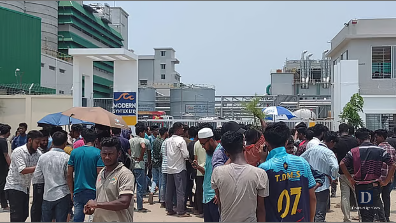 মিরসরাই অর্থনৈতিক অঞ্চলের কারখানায় ১৪ দাবিতে শ্রমিকদের কর্মবিরতি. Dhakainlight.com