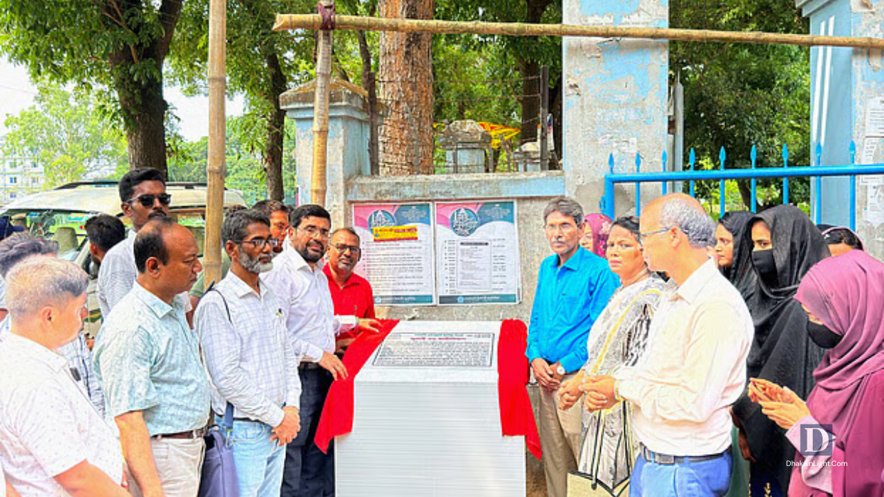 পাবনার এডওয়ার্ড কলেজে সুচিত্রা সেন ছাত্রীনিবাসের নাম এখন ‘জুলাই–৩৬ ছাত্রীনিবাস’. Dhakainlight.com