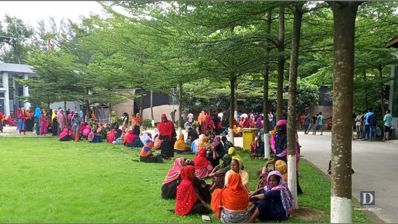 গাজীপুরে বেতন না দিয়ে কারখানা বন্ধ, রাস্তায় নামলেন শ্রমিকরা. Dhakainlight.com