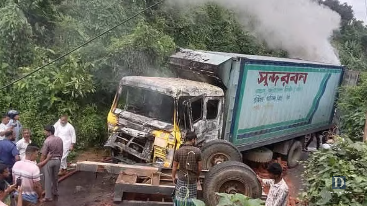 খাগড়াছড়িতে ট্রাক্টরের সঙ্গে সংঘর্ষে কাভার্ড ভ্যানে আগুন, আহত ৪. Dhakainlight.com