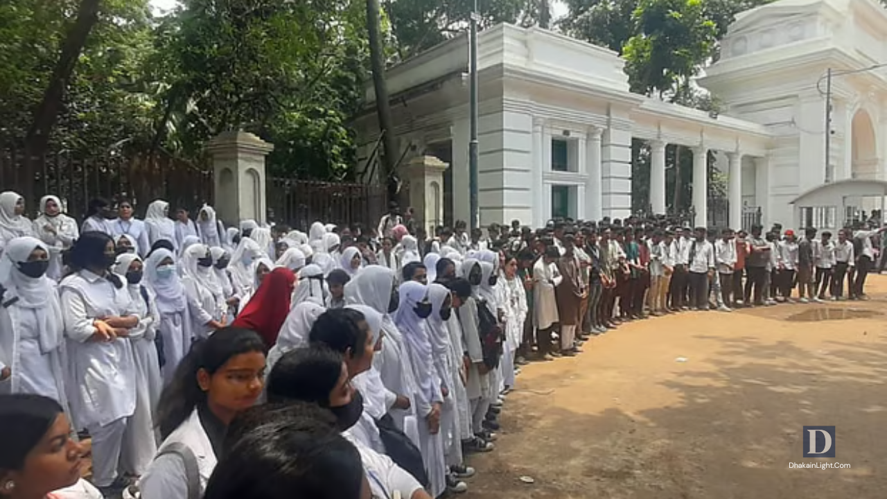 হাইকোর্টের সামনে পলিটেকনিক শিক্ষার্থীদের বিক্ষোভ, চূড়ান্ত আদেশ না আসায় হতাশা. Dhakainlight.com