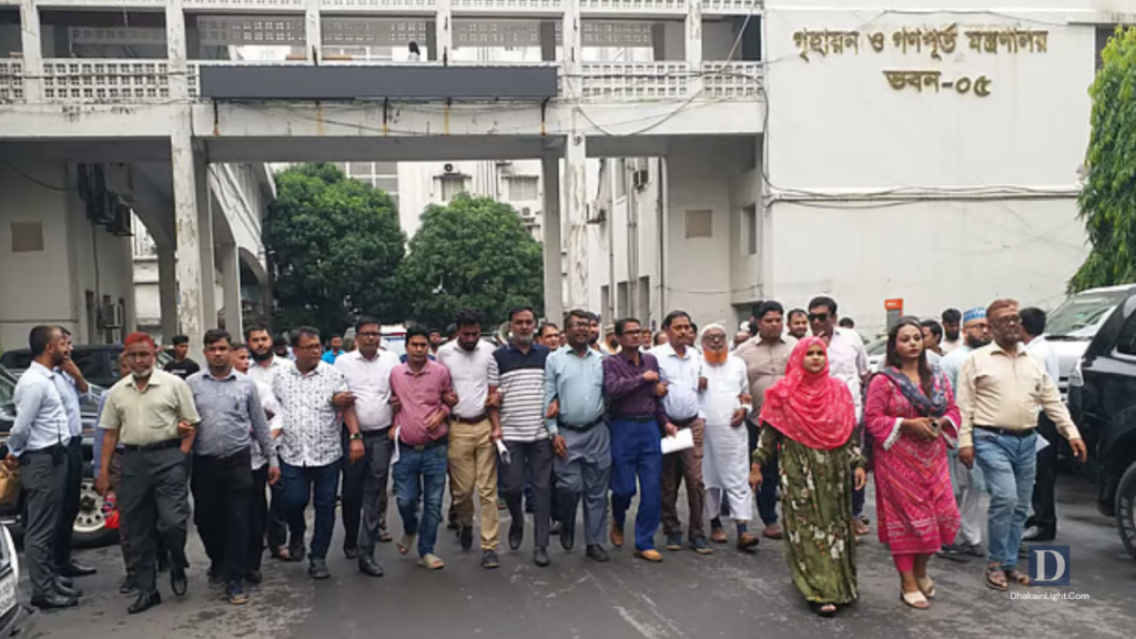 ‘সরকারি চাকরি (সংশোধন) অধ্যাদেশ, ২০২৫’ বাতিলের দাবিতে সচিবালয়ে বিক্ষোভ, ঈদের পর কঠোর আন্দোলনের হুঁশিয়ারি. Dhakainlight.com