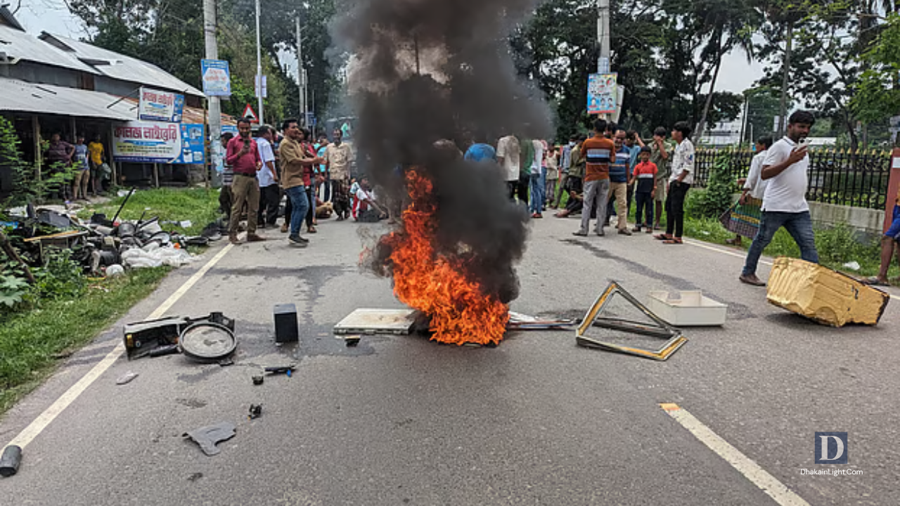 শরীয়তপুরে ছাত্রদলের কমিটি বাতিলের দাবিতে সড়ক অবরোধ. Dhakainlight.com