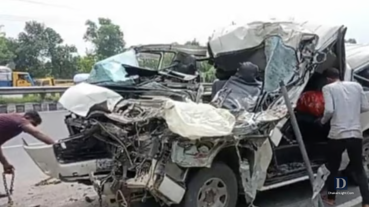 ঈদযাত্রায় মাইক্রোবাস দুর্ঘটনায় প্রাণ গেল বাবা ও দুই ছেলের. Dhakainlight.com